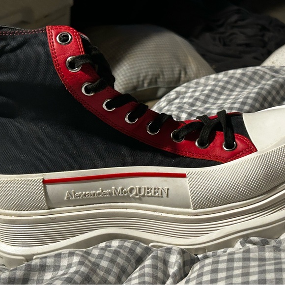 Alexander McQueen - Picture 3 of 5